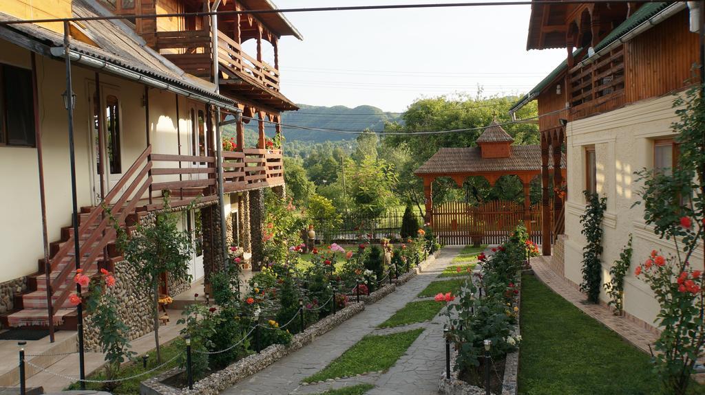 Pensiunea Maria Rohia Exterior foto